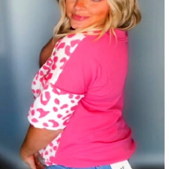 💥3/$15💥 NEW - Rose Cheetah Patchwork Short Sleeve Top - Size Small - Picture 3 of 11